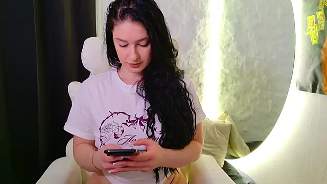 moniqque online show from November 21, 6:12 am