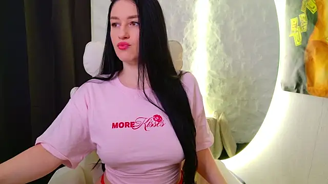 moniqque online show from December 3, 5:41 am