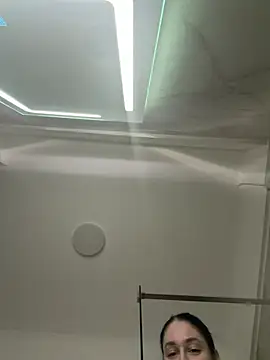 moniqque online show from February 19, 7:44 pm