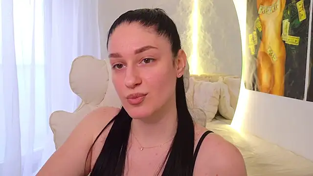 moniqque online show from April 11, 2:10 pm