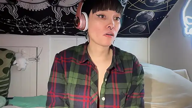 Snapshot of FRRANNKIE chatting on February 25, 1:10 pm FRRANNKIE online show from February 25, 1:10 pm