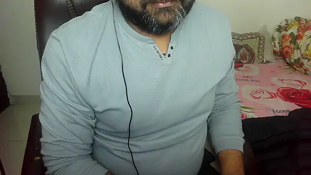 Snapshot of rentarob chatting on February 11, 8:10 pm rentarob online show from February 11, 8:10 pm
