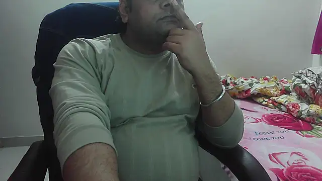 Snapshot of rentarob chatting on February 25, 6:23 pm rentarob online show from February 25, 6:23 pm