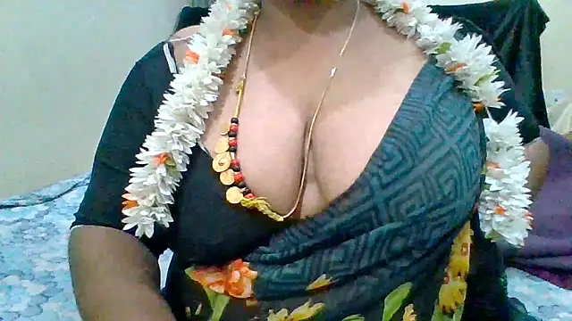 Snapshot of archanatelugu9 chatting on January 27, 11:00 pm archanatelugu9 online show from January 27, 11:00 pm