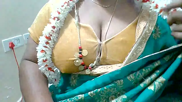 Snapshot of archanatelugu9 chatting on September 10, 12:48 pm archanatelugu9 online show from September 10, 12:48 pm
