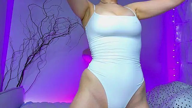 lina stones online show from April 18, 2:30 pm