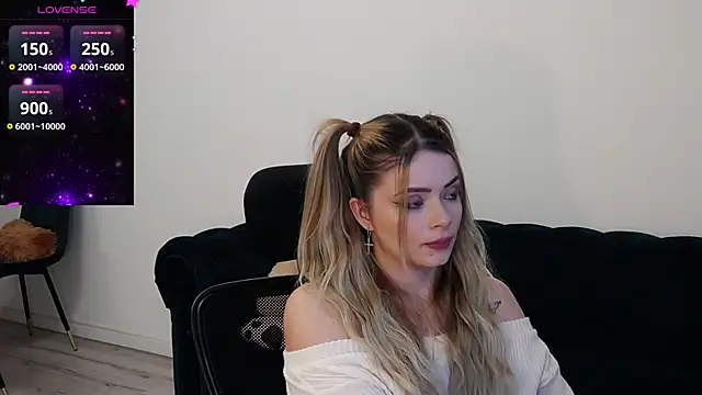 Kailynn Moenn online show from December 3, 6:33 pm