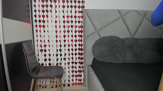 BlueEyesLexy online show from February 6, 7:37 am