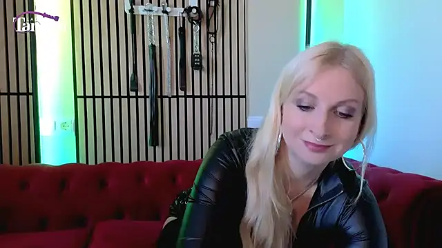 Snapshot of TARA-FUN chatting on July 8, 5:02 pm TARA-FUN online show from July 8, 5:02 pm