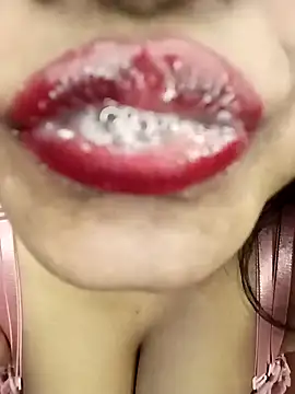 Snapshot of Hotlisa chatting on December 13, 4:11 am Hotlisa online show from December 13, 4:11 am