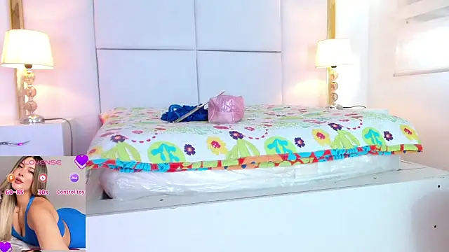 Snapshot of samanta_harriss1 chatting on January 18, 12:04 pm samanta harriss1 online show from January 18, 12:04 pm