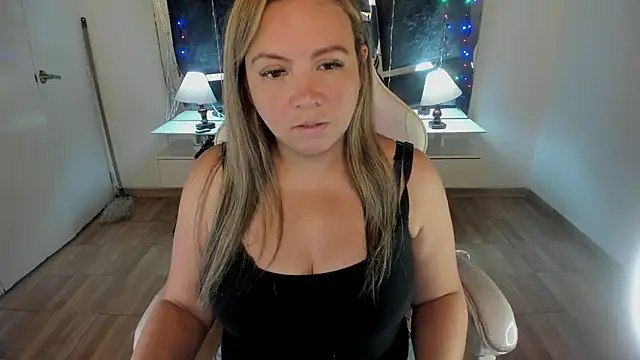 Snapshot of victoria_rosse520 chatting on March 5, 9:15 pm victoria rosse520 online show from March 5, 9:15 pm