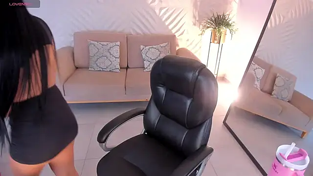 Snapshot of MileyCruz_ chatting on March 15, 7:27 pm MileyCruz online show from March 15, 7:27 pm