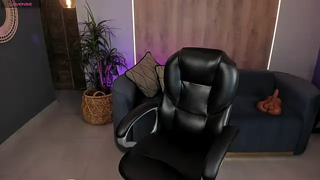 Snapshot of MileyCruz_ chatting on September 11, 11:38 pm MileyCruz online show from September 11, 11:38 pm