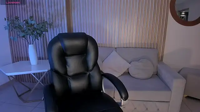 Snapshot of DannaCruz chatting on October 18, 7:27 pm DannaCruz online show from October 18, 7:27 pm
