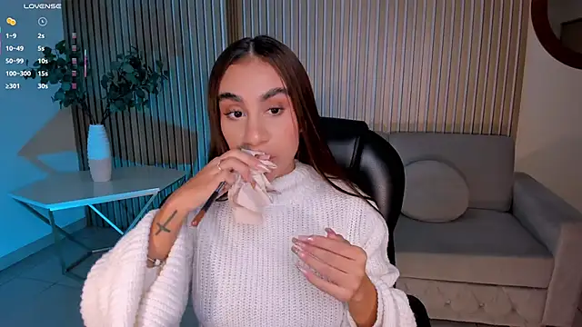 Snapshot of DannaCruz chatting on January 14, 8:01 pm DannaCruz online show from January 14, 8:01 pm