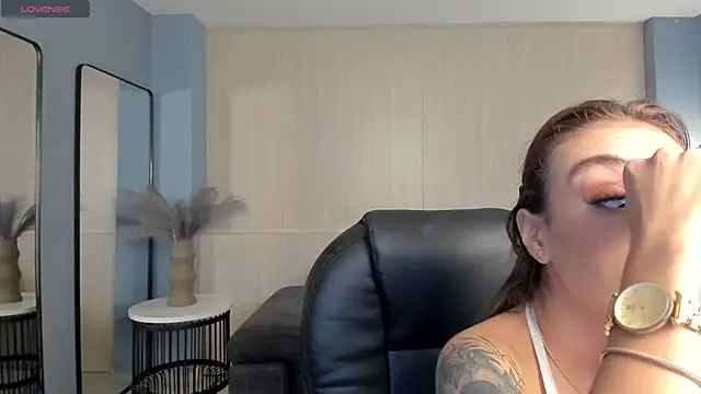 Snapshot of DannaCruz chatting on September 28, 10:55 am DannaCruz online show from September 28, 10:55 am