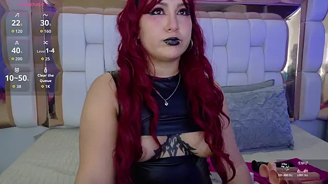 valkiria moore online show from November 22, 7:35 pm