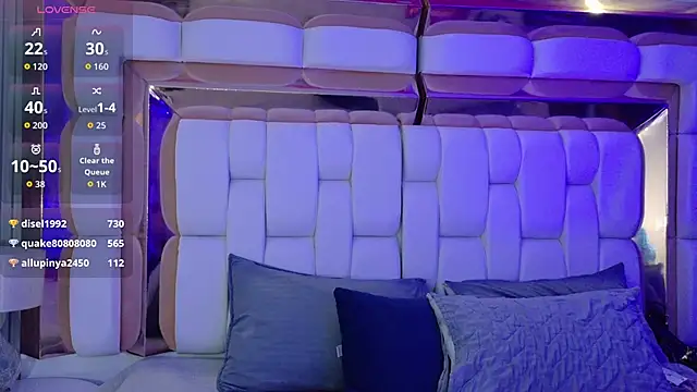 valkiria moore online show from November 6, 7:51 pm