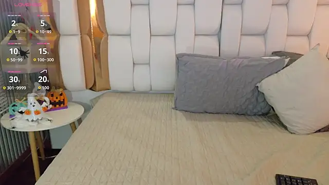 valkiria moore online show from October 20, 8:09 pm