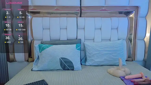 valkiria moore online show from February 8, 8:06 pm