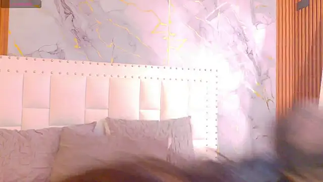 valkiria moore online show from December 19, 12:18 pm