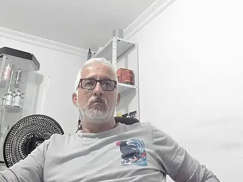 Snapshot of cenizo10124 chatting on December 17, 8:58 pm cenizo10124 online show from December 17, 8:58 pm