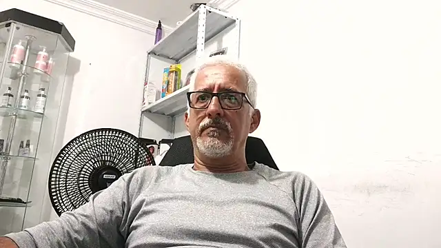 Snapshot of cenizo10124 chatting on November 11, 9:42 pm cenizo10124 online show from November 11, 9:42 pm