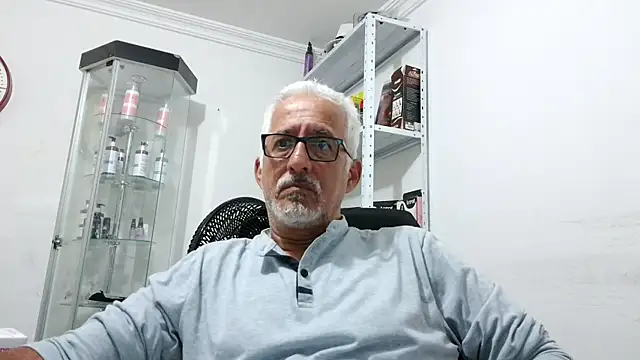 Snapshot of cenizo10124 chatting on November 14, 1:09 am cenizo10124 online show from November 14, 1:09 am