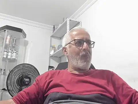 Snapshot of cenizo10124 chatting on December 13, 10:27 pm cenizo10124 online show from December 13, 10:27 pm