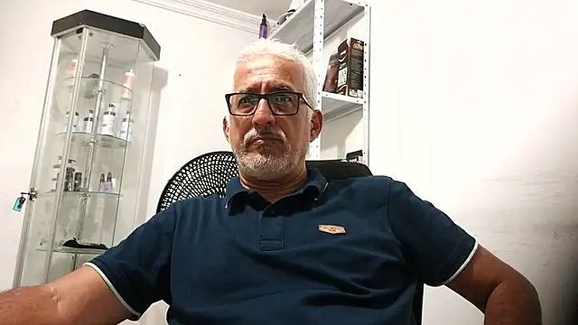 Snapshot of cenizo10124 chatting on November 17, 9:19 pm cenizo10124 online show from November 17, 9:19 pm