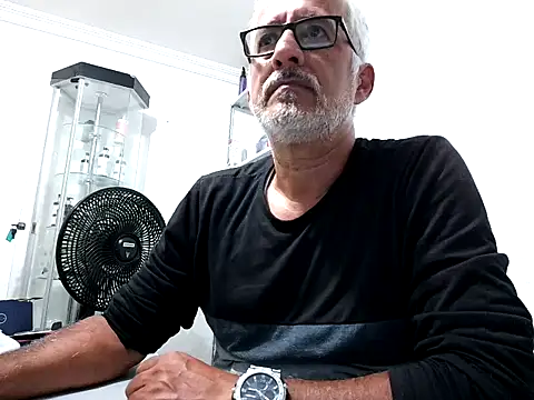 Snapshot of cenizo10124 chatting on November 27, 2:56 am cenizo10124 online show from November 27, 2:56 am