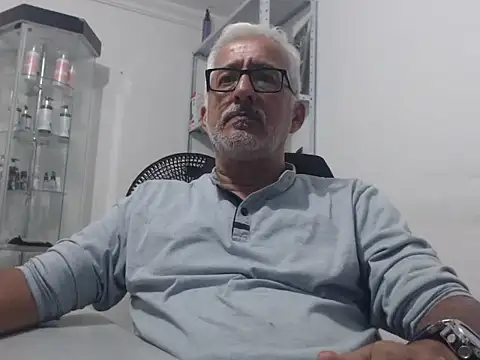 Snapshot of cenizo10124 chatting on October 22, 2:22 am cenizo10124 online show from October 22, 2:22 am