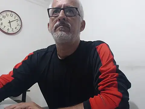 Snapshot of cenizo10124 chatting on December 2, 10:07 pm cenizo10124 online show from December 2, 10:07 pm