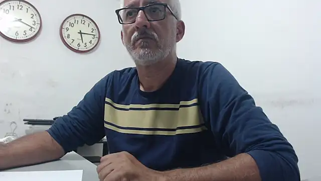 Snapshot of cenizo10124 chatting on December 6, 10:13 pm cenizo10124 online show from December 6, 10:13 pm