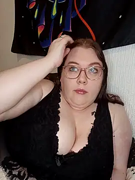 Sexycurvyemilyy online show from March 24, 10:10 pm