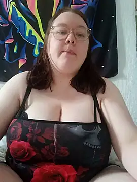 Sexycurvyemilyy online show from April 9, 2:01 pm