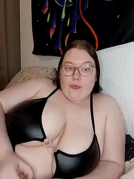 Sexycurvyemilyy online show from March 22, 8:32 pm