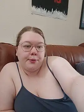 Sexycurvyemilyy online show from July 11, 1:33 pm