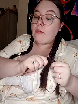 Sexycurvyemilyy online show from March 15, 9:11 pm