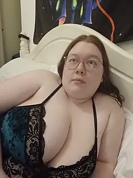 Sexycurvyemilyy online show from June 6, 9:09 pm
