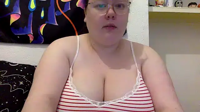 Sexycurvyemilyy online show from February 6, 8:38 pm