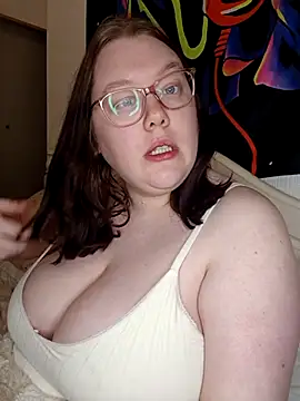 Sexycurvyemilyy online show from April 21, 8:48 pm