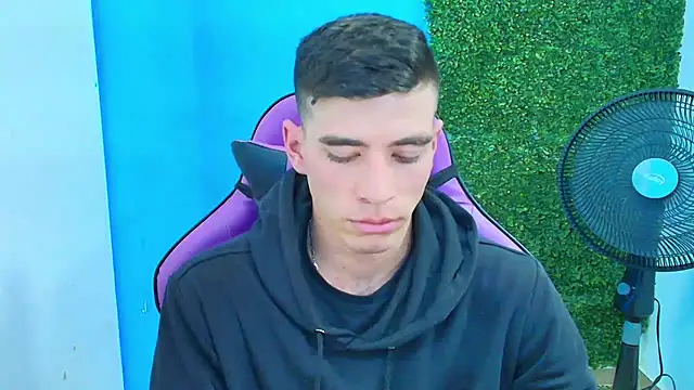 Snapshot of DEIBY_BABY chatting on February 15, 12:59 am DEIBY BABY online show from February 15, 12:59 am