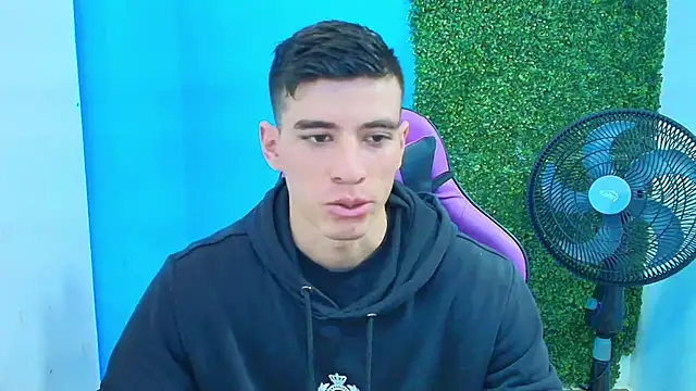 Snapshot of DEIBY_BABY chatting on February 17, 7:33 pm DEIBY BABY online show from February 17, 7:33 pm