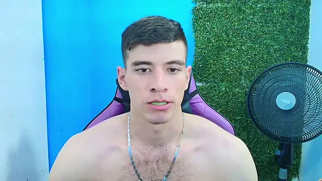 Snapshot of DEIBY_BABY chatting on February 19, 12:14 am DEIBY BABY online show from February 19, 12:14 am