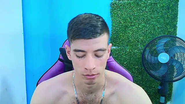 Snapshot of DEIBY_BABY chatting on February 18, 1:43 am DEIBY BABY online show from February 18, 1:43 am