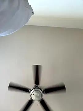 Snapshot of Natur4lBeautyb33 chatting on October 27, 9:38 pm Natur4lBeautyb33 online show from October 27, 9:38 pm