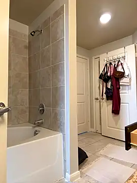 Snapshot of Natur4lBeautyb33 chatting on December 16, 8:35 pm Natur4lBeautyb33 online show from December 16, 8:35 pm