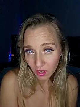 Snapshot of SkyelarSommer chatting on January 28, 7:53 am SkyelarSommer online show from January 28, 7:53 am